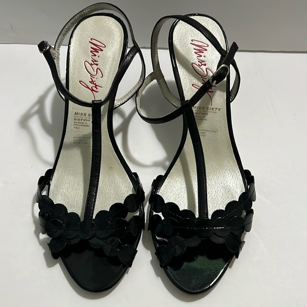LEATHER SANDAL
MISS SIXTY SIZE 39
